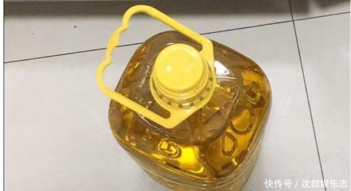 “超市油”与“农村的自榨油”,哪个更好老百姓快看看吧!