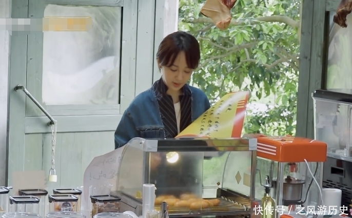 烤肠 杨紫跑仓库赊香肠,一碗烤肠太抢镜,导演张航希都忍不住偷笑