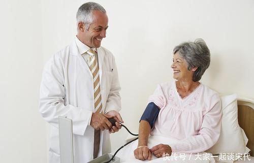 长期服用降压药的人,要随时留意身体的这2种表现,若你有要注意