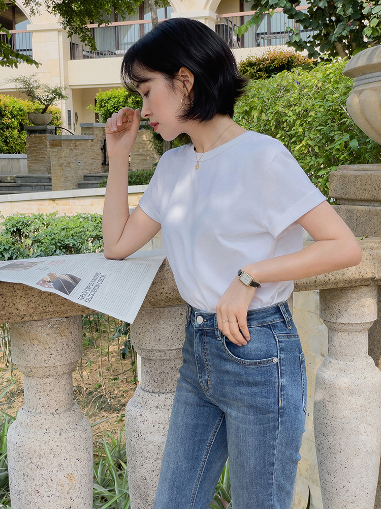 美眉|姚晨真懂“抢镜”,白T恤配外套休闲随性,T恤扎进裤子里好显高