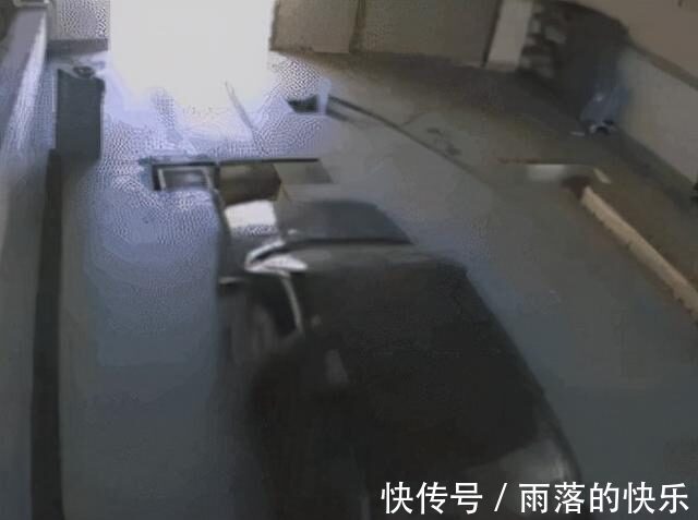 |开心一笑,爆笑图片段子:上个网课,卡成了恐怖片