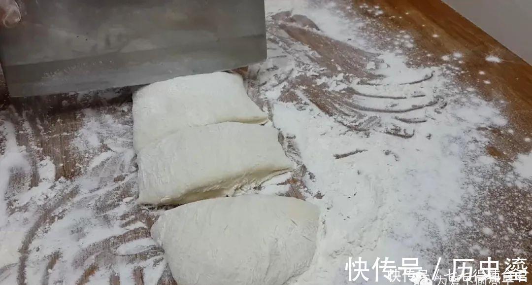 红薯馅饼|红薯别只会烤着吃了,锅里蒸一蒸,个个松软香甜,想吃都买不到