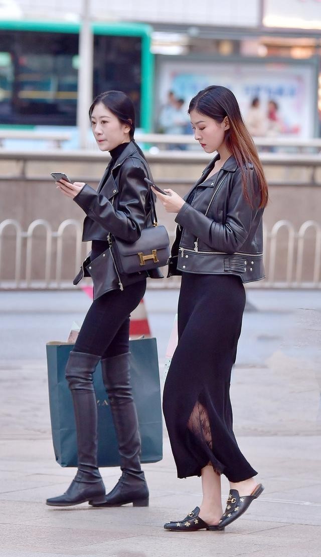 皮衣|时尚穿搭:下身两款不同的服装,搭配皮衣,展现刚柔并济之美