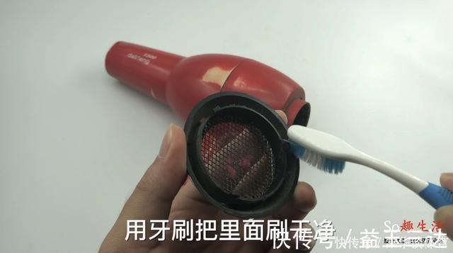 难题|两根旧牙刷绑一起，解决了不少人困扰的难题，抓紧提醒家人还不迟