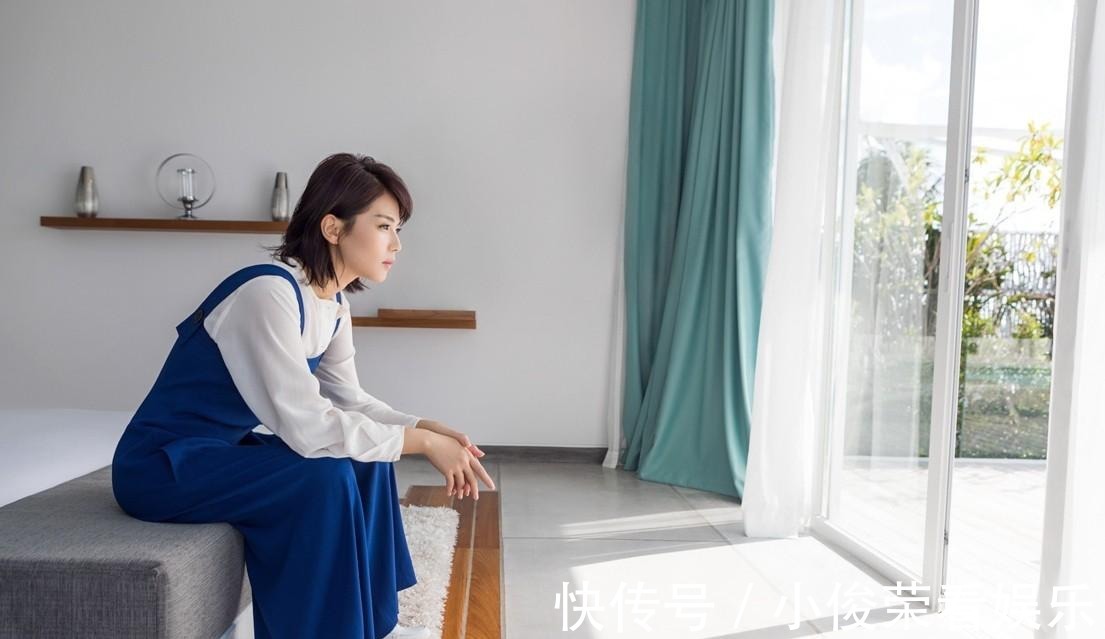 修饰|女人40岁后,别再剪短发了!今夏流行这4种发型,减龄显气质