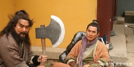 如果你穿越到了水浒传中,下面6件神兵利器你会选择哪件防身?