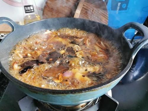 韩国游客在中国,这应该是穷人吃的吧中国网友这个不便宜