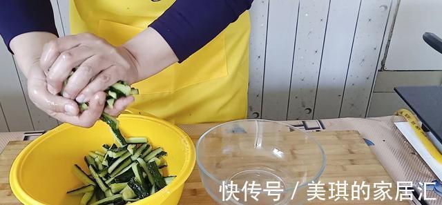 小哥|大厨教你“凉拌黄瓜”秘诀，清脆爽口，酱香入味，两分钟做一盘