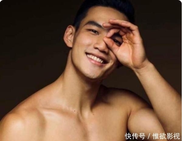 男模|26岁的男模坚持健身,练出完美肌肉线条,这几个健身动作或可尝试