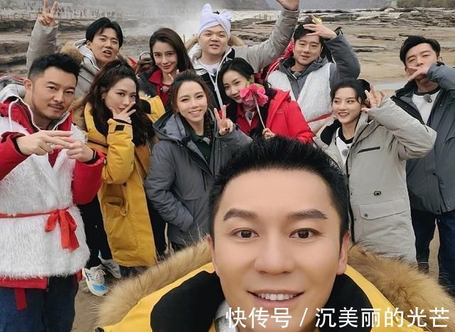 李晨晒出《跑男》合照，有谁注意郭麒麟的脚，比五位女嘉宾还亮眼