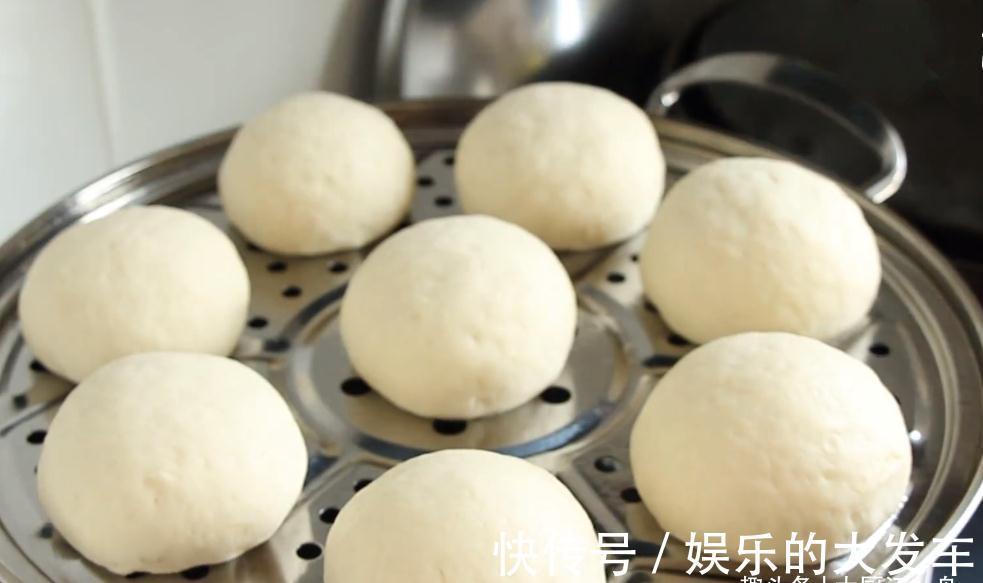蒸馒头时,1斤面粉该放多少酵母?很多人做错了,难怪馒头不好吃