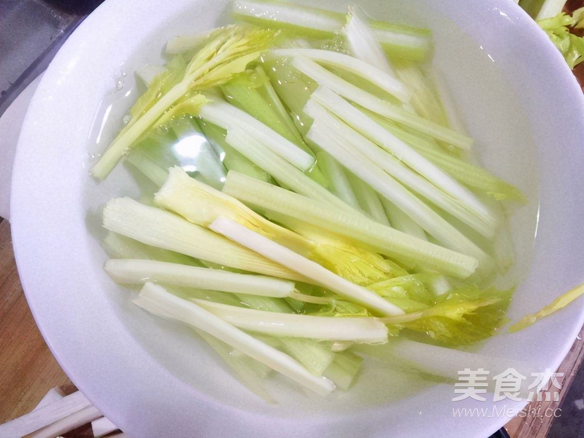 医生不会告诉你,它是强碱性食物,补血防脱发,上年纪的人要多吃