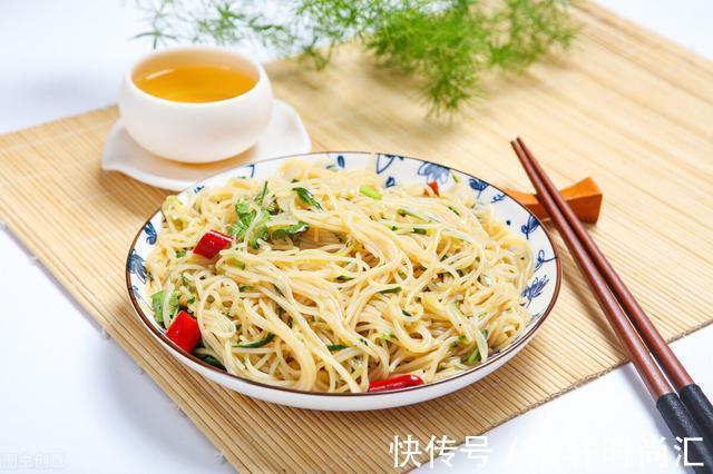 粉条不管怎么炒，掌握4个小技巧，根根顺滑，不粘锅不成坨还入味