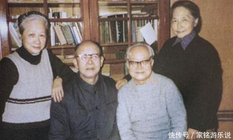 为红颜写书,沈从文同时失去文坛与家庭,走入绝境,两度自杀