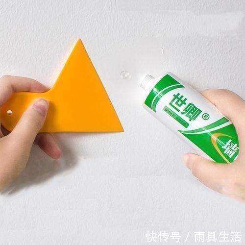 墙皮|等我有钱,客厅坚决拆掉踢脚线换成19年流行装法,效果好8倍