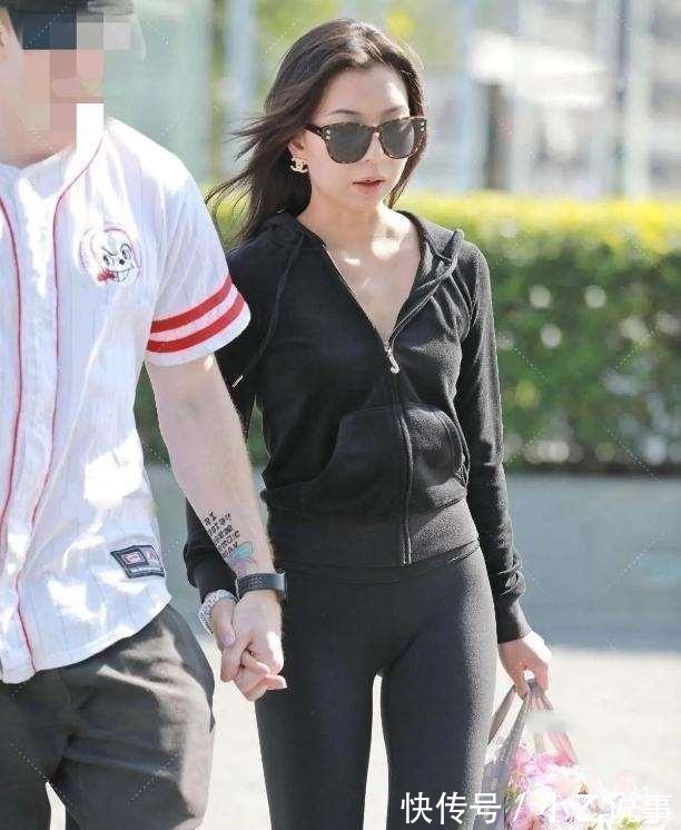 抗风性 棕色休闲低胸搭配白色居家打底裤,显得非常大气,飘逸效果!