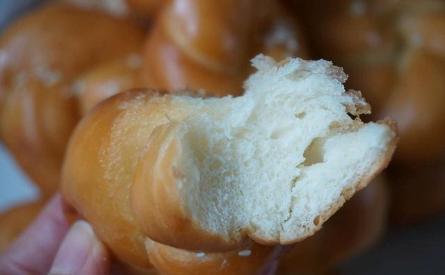  麻花|想吃麻花不用买，自己在家也能做，外酥里软，满满的儿时味道