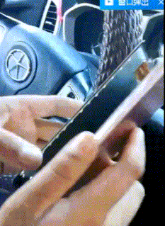 |搞笑GIF段子:妈妈,我不要学拳击,有个女孩老打我