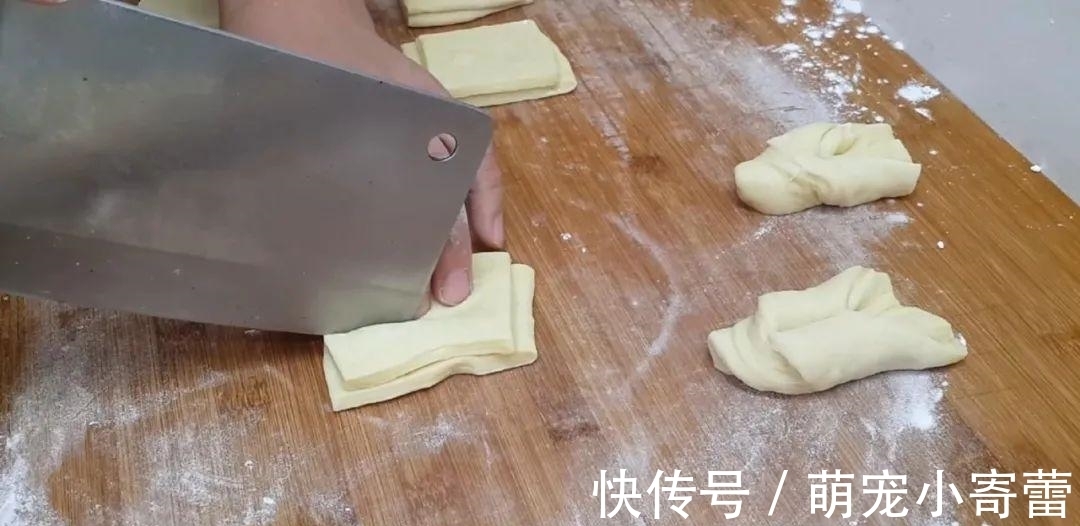 面团|面粉这做法才简单，加2个鸡蛋，个个松软香甜，孩子天天嚷着吃