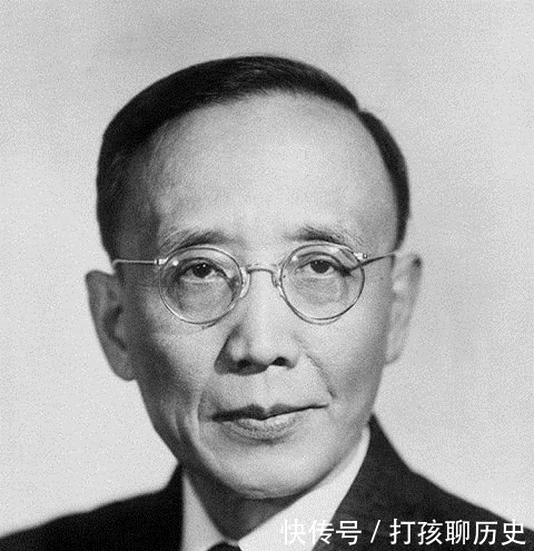 郭沫若四字骂鲁迅,鲁迅五个骂回,后人说这五个字道尽了郭的一生