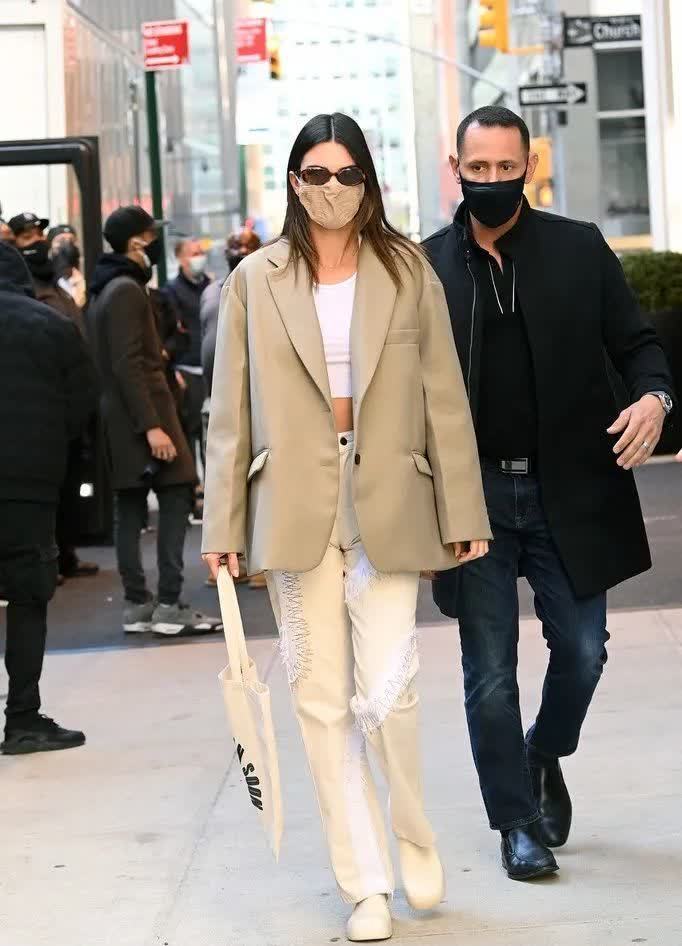 yeezy|目测增高10cm 的凉鞋你不馋吗？