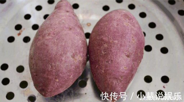 它富含花青素，秋冬宝宝经常吃，预防多种疾病，我家隔三差五就做