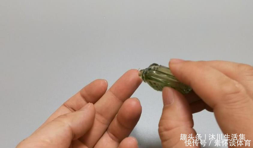 手指|手上扎了刺不要用针挑,教你一个好方法,不出3秒刺儿自己跑出来