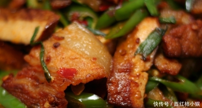 色泽酱红,肉质酥软,鲜香味厚,荤素搭配,老人孩子都超喜欢吃
