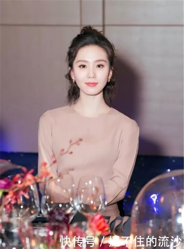 脸小|扎马尾已经过时了,今年流行这4种“半扎发”,时髦显嫩又显脸小