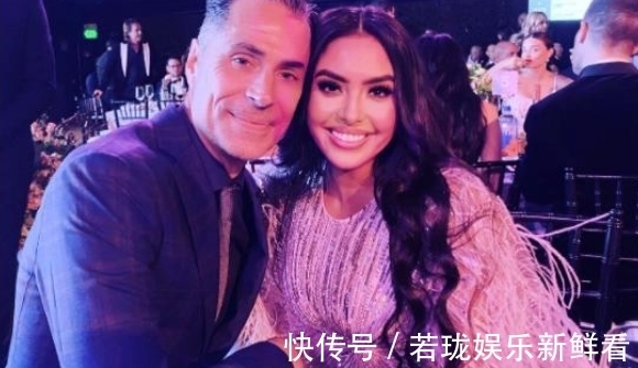 湖人队|瓦妮莎最新近况!跟NBA湖人队高层近距离合照,手都不知往哪放