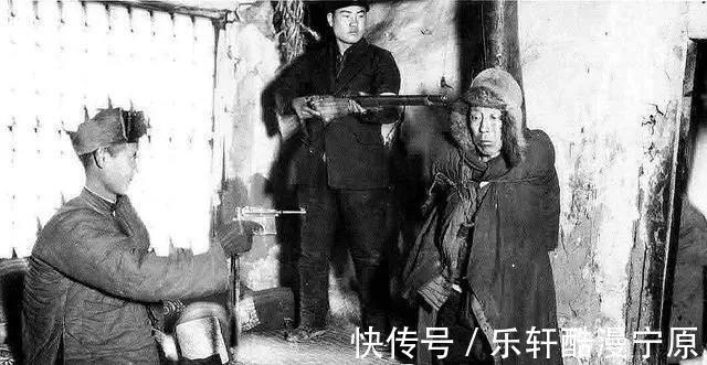 部队@土匪唐汉云带500名匪徒,拦截文工团女兵,后栽在农家妇女手中