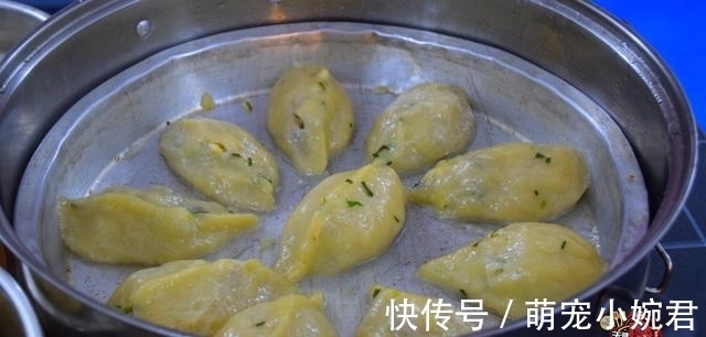 糯米糍粑的新吃法，不油炸不放糖，又爽口又好吃，做法还很简单。