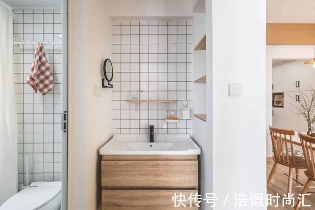 玄关|60㎡，小而温馨！不造型、不做背景墙，简单耐看很满意