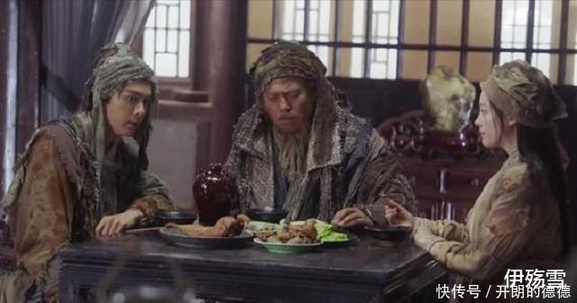 《倚天屠龙记》中有失误写完后,金庸才发现这乞丐是多余的