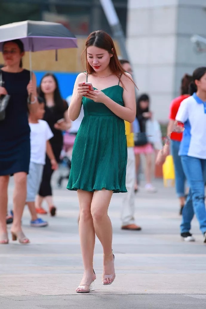 优雅|女生搭配高跟鞋，优雅浪漫的气质随之而来