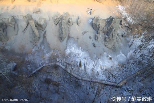 长白山脚下有一个火山峡谷，浮石林被风吹成奇特景观，让人向往