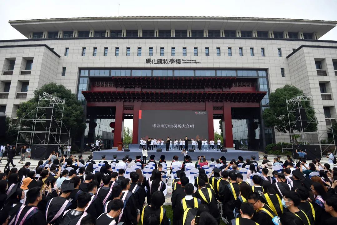 毕业生|酸了！这所大学毕业典礼上收到5000万元大礼