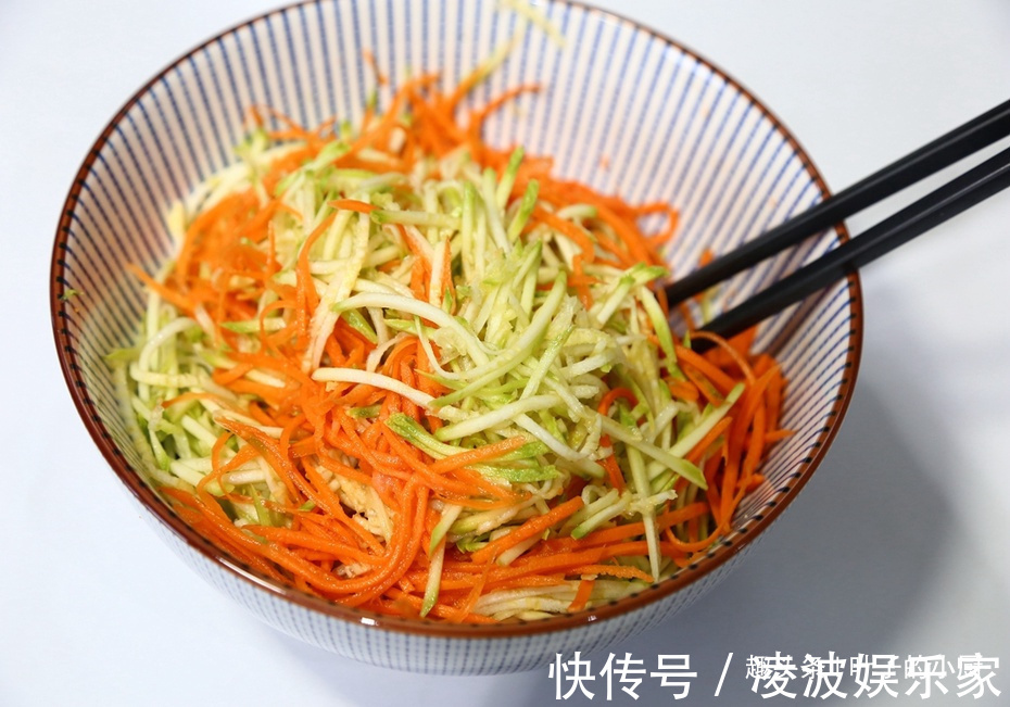 食谱|胡萝卜别总炒着吃，换个花样做给孩子吃，天然的“长高食谱”！