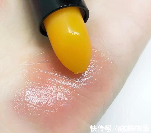 唇部|国货口红“真不行”完美日记被吐槽,花西子风评差,难怪用大牌