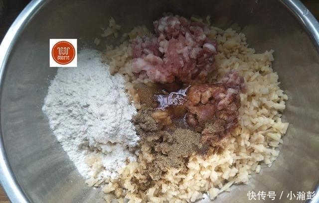 给孩子做一道简易小吃,焦香软糯,十分钟就出锅,儿子一连吃6个