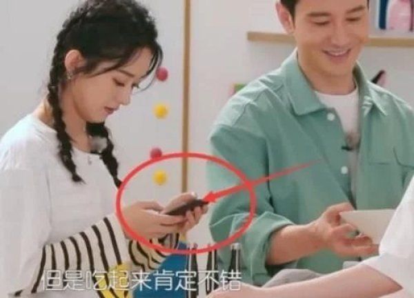 偶像來(lái)了|趙麗穎《中餐廳》玩手機(jī)被罵，可得知她在干啥后，黑粉趕忙道歉