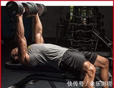 推举|健身练胸肌,选杠铃还是哑铃?