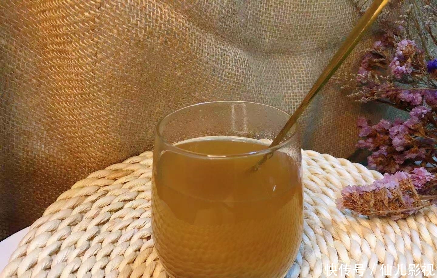 冬天女人手脚冰凉就喝它,每天一杯,驱寒又暖胃,做一次喝一个月