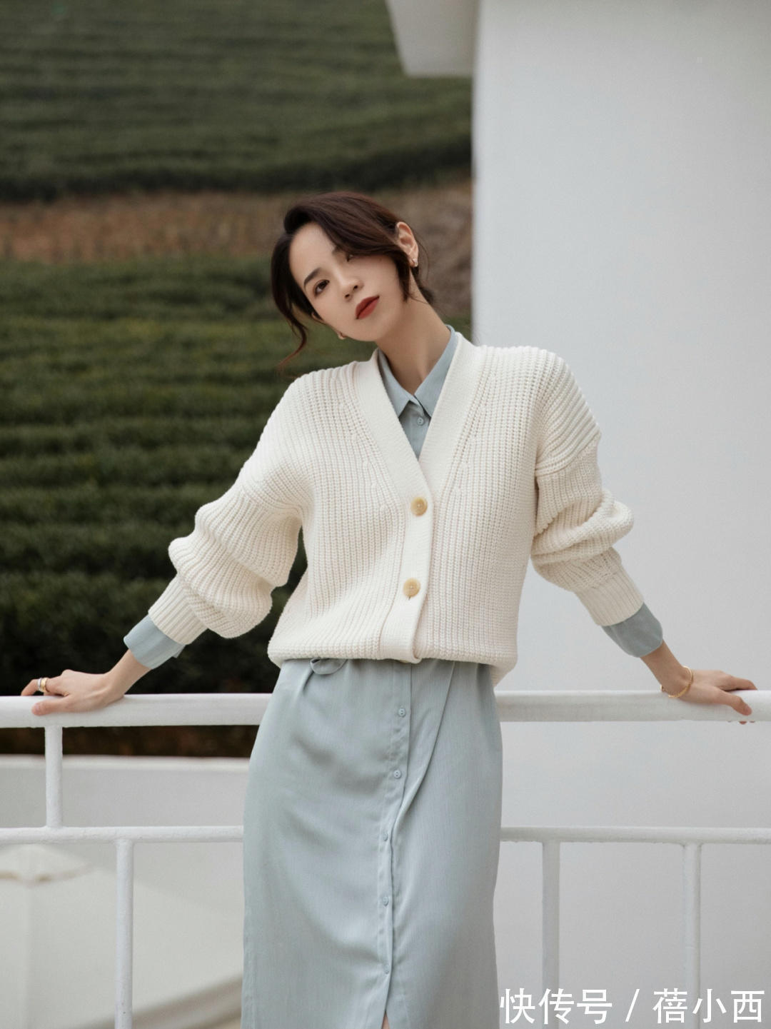 针织开衫 针织衫穿出“奶奶辈”的感觉?来看这位博主的穿搭,全是实用干货