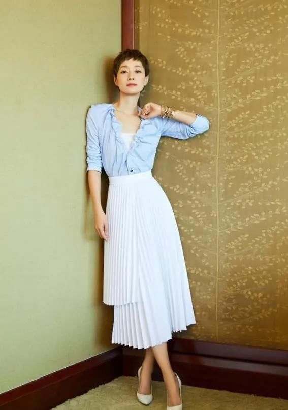 茶色|马伊琍把“上浅下深”带火了,奶茶色衬衫配烟管裤,温柔又高级