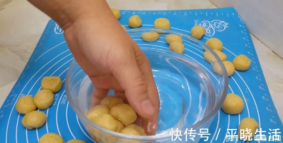 馒头|面粉别炸油条,不发面不用拷,外皮焦脆又香甜,比麻团面包都好吃