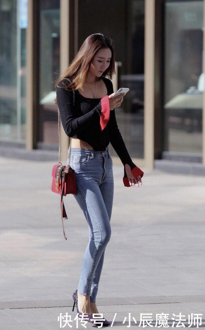 高跟鞋|针织上衣加牛仔裤,搭配镶钻高跟鞋,既能热情似火也能幽深淡雅