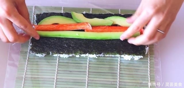 想吃寿司不用买,自己在家就能做,简单5步就能做出美味的寿司