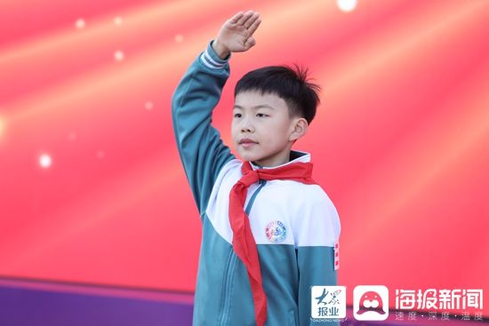 淄博荣耀广场举行2022年首场升国旗仪式|组图 | 李玉娟