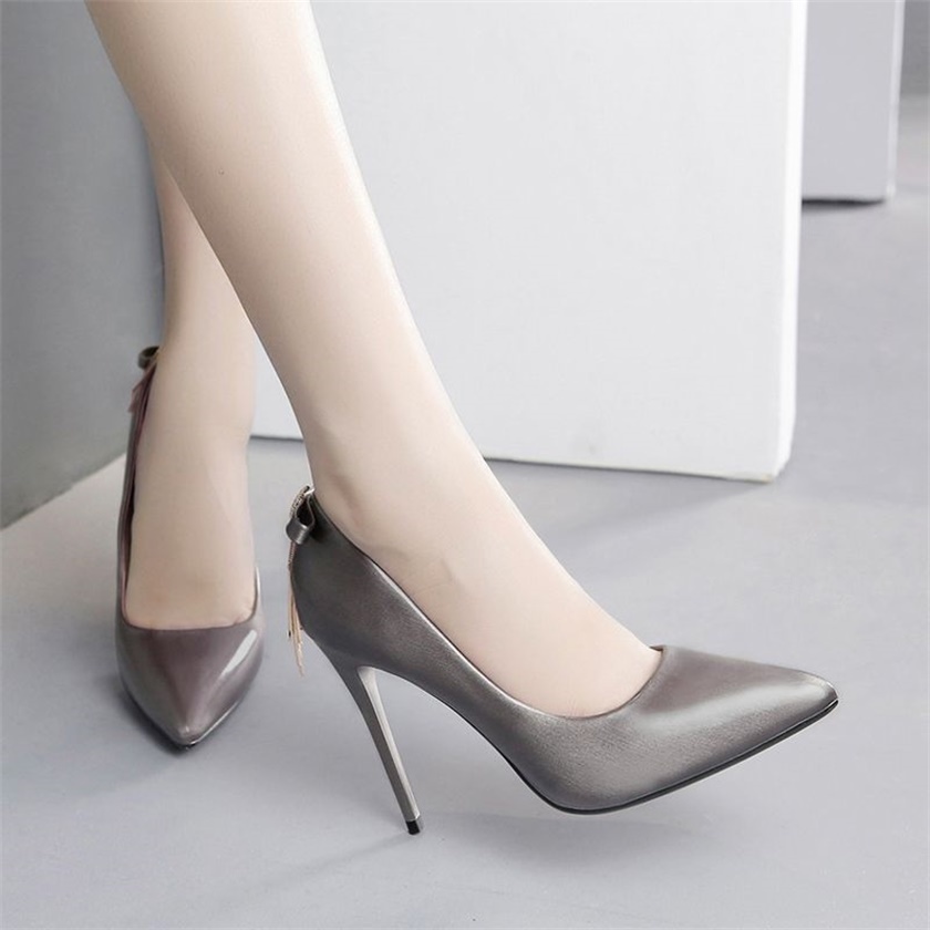 女人 简约的尖头最为吸引眼球,能瞬间提升女人的气质